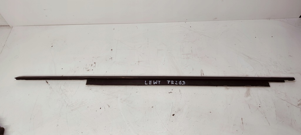 фото №1, Молдинг двері лівий перед mat audi q5 8r 8r0837477c