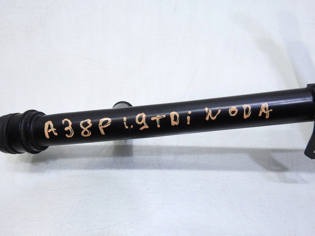 Патрубок трубка води audi a3 8p 1.9 tdi 038121065cs Зі Шроту