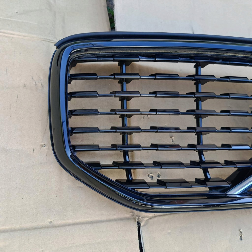 фото №2, Решётка радиатора перед значок хром volvo xc40 ii 2017- камера r-design