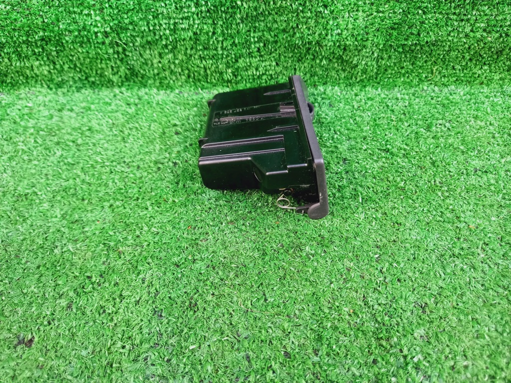 Купити Vw touran 1 03-06 попільничка задня задній правий оригінал 1t0857309a