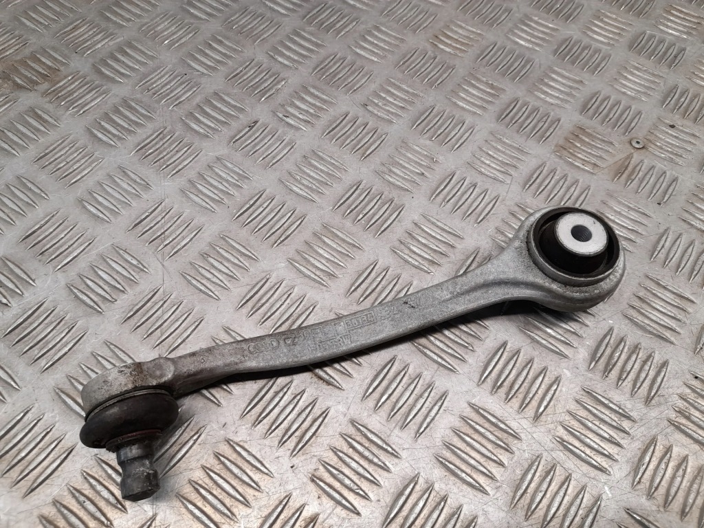 Audi a5 8w0407510d перед сторона права важелі в Україні