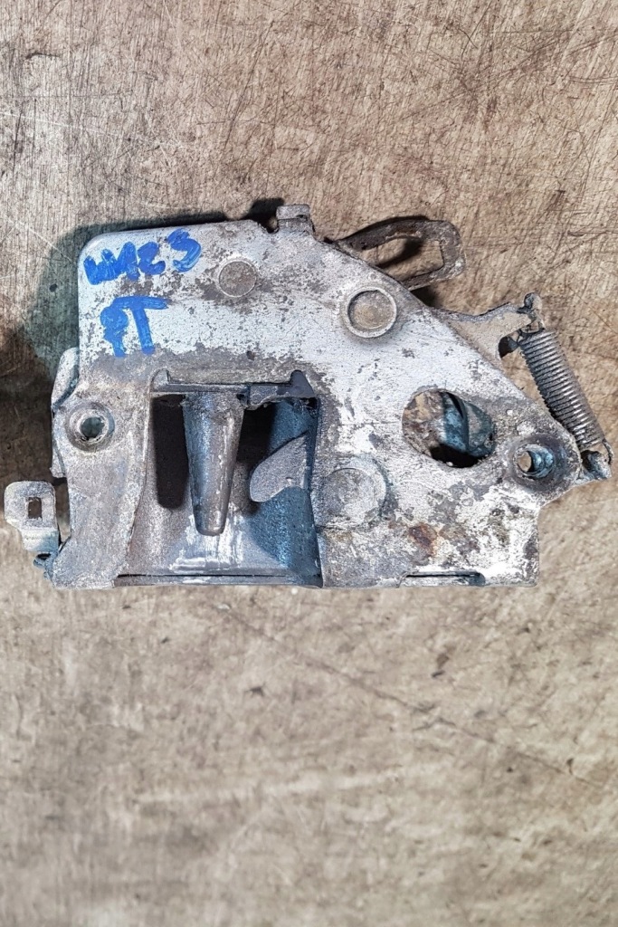 Купить Замок дверь правый задний  mercedes w123