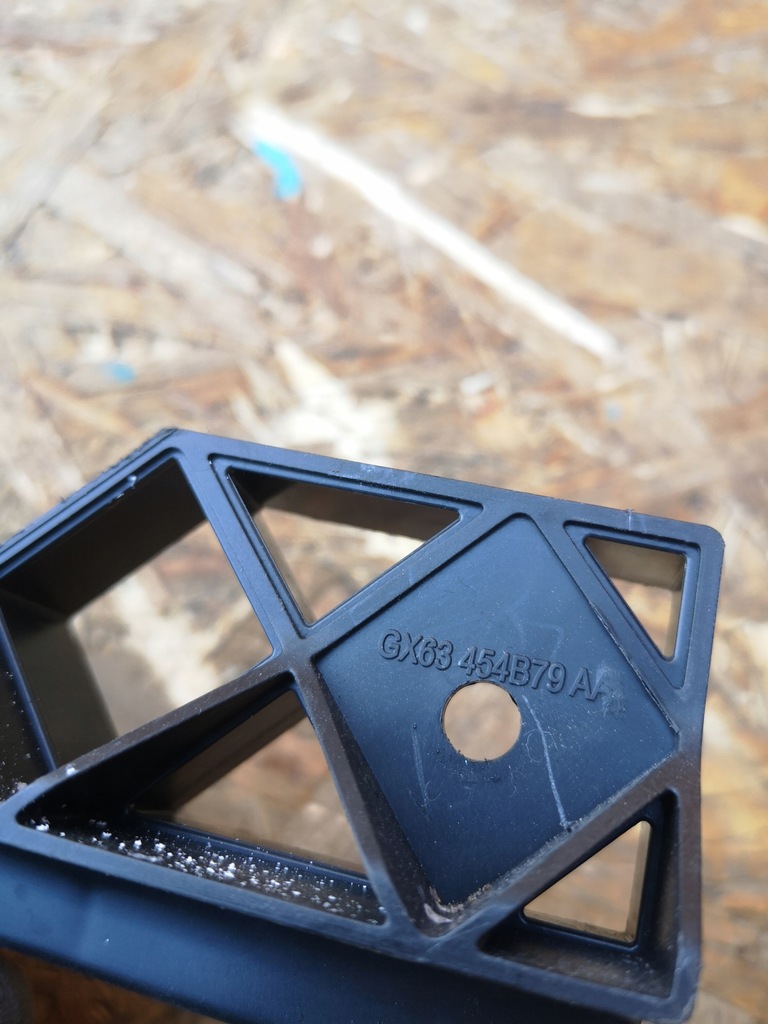 фото №8, Jaguar xf x260 напрямна бампера задня задній