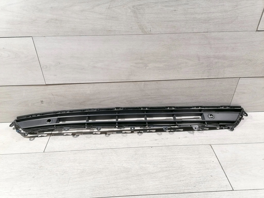 фото №1, Volvo xc40 решётка средняя бампер перед 31449342