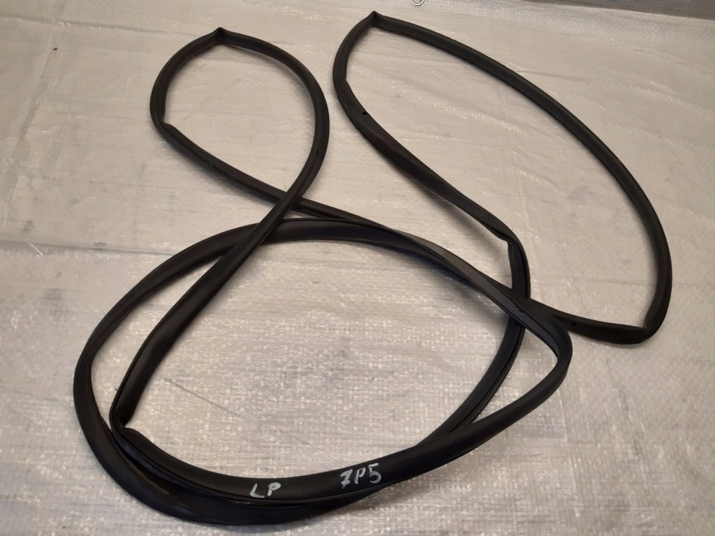 фото №1, Porsche cayenne 7p прокладка дверь левый перед