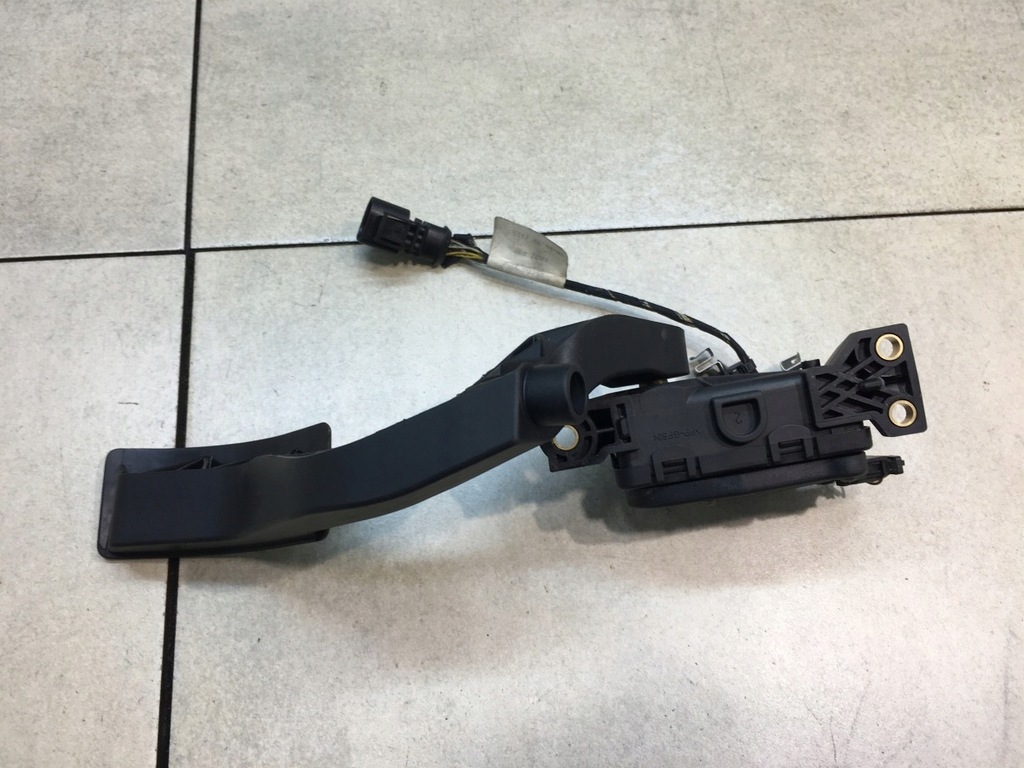 фото №5, Потенциометр газа audi a6 c5 2.4 v6 8d1721523a