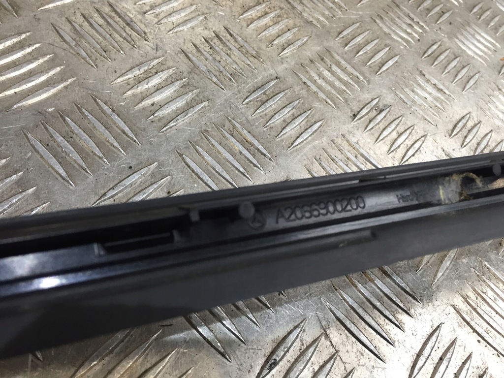 фото №7, Mercedes w206 кронштейн молдинг скло права a2066900200