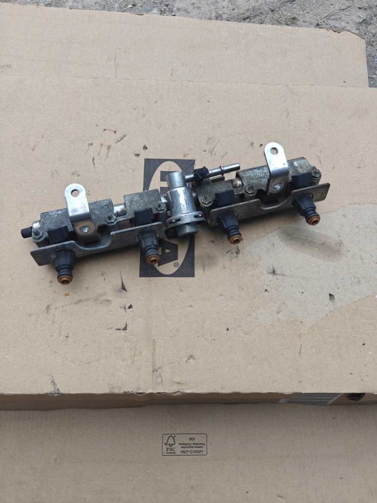 фото №1, Молдинг впрыскная mini cooper 1.6 r50 r53