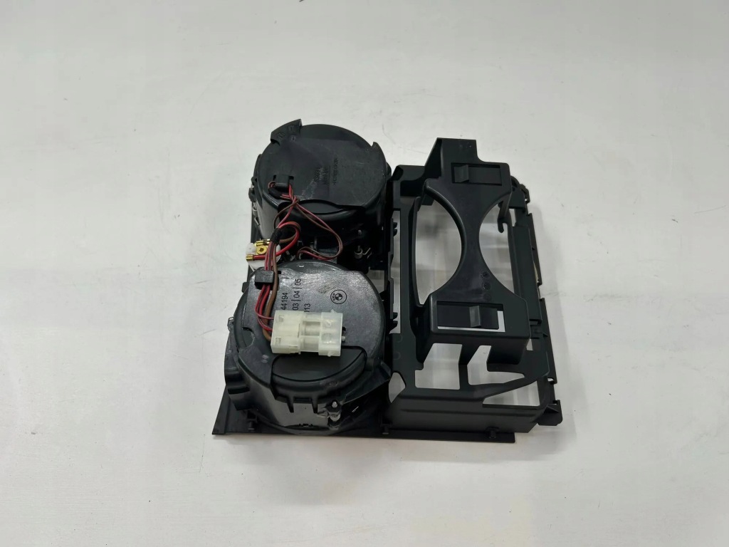 фото №9, Bmw 7 g11 g12 кронштейн na кружка w desce приборной панели 7944194 2020