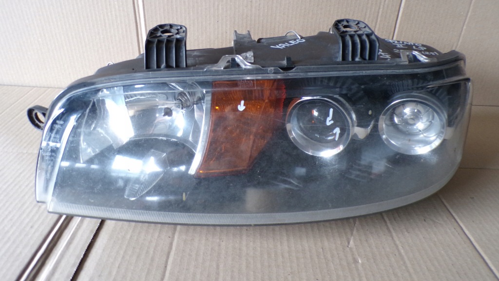 Купити Punto ii lift 1.2 8v фара лівий перед 89101051