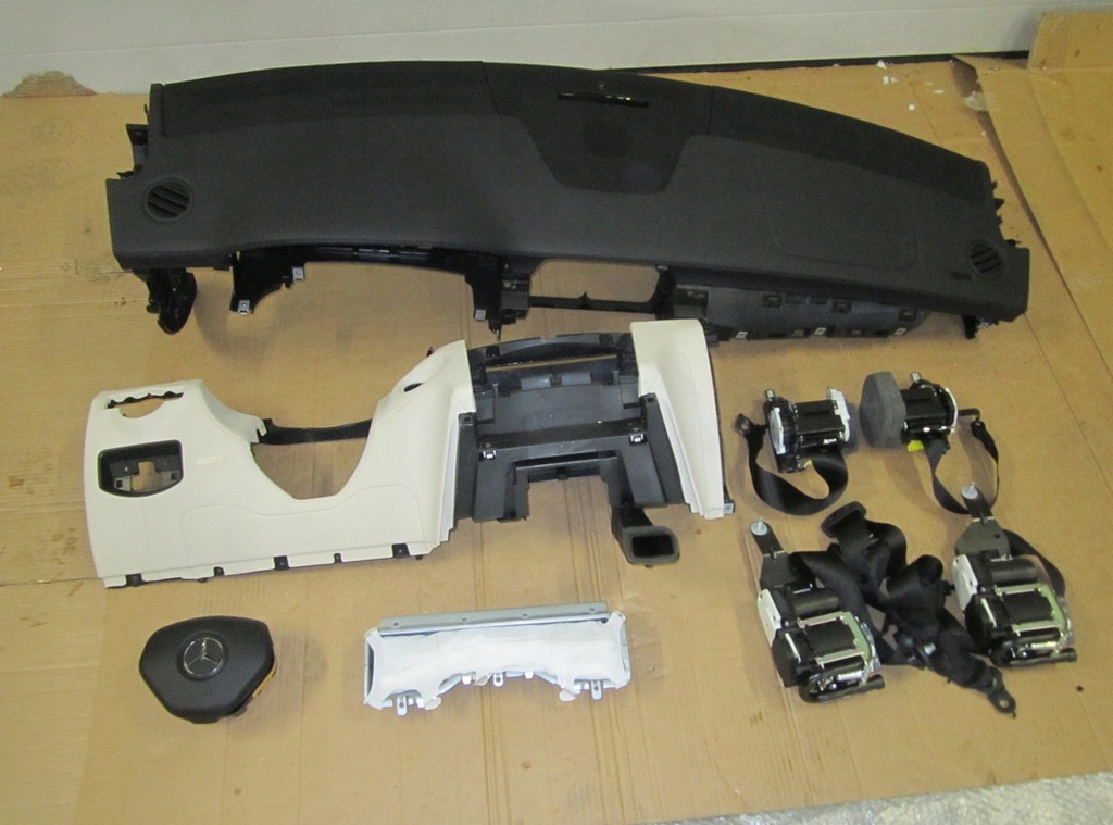 фото №1, Mercedes cls w218 консоль подушка безпеки подушки безпеки подушка