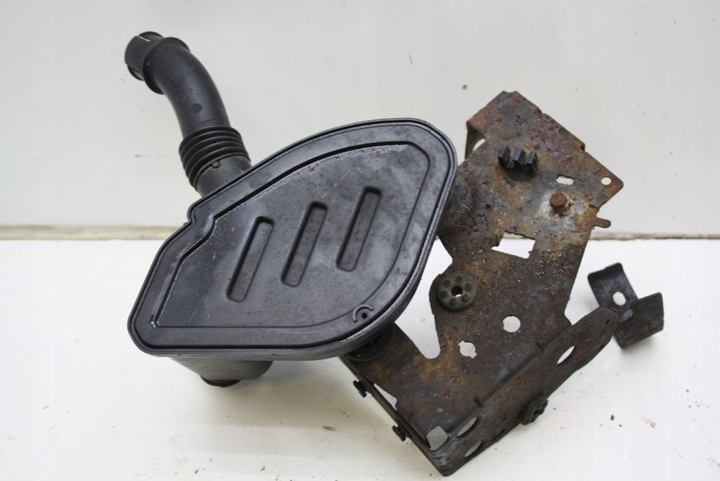 фото №1, Резонатор воздуха контейнер renault espace iv 4 2.0 dci 8200472602