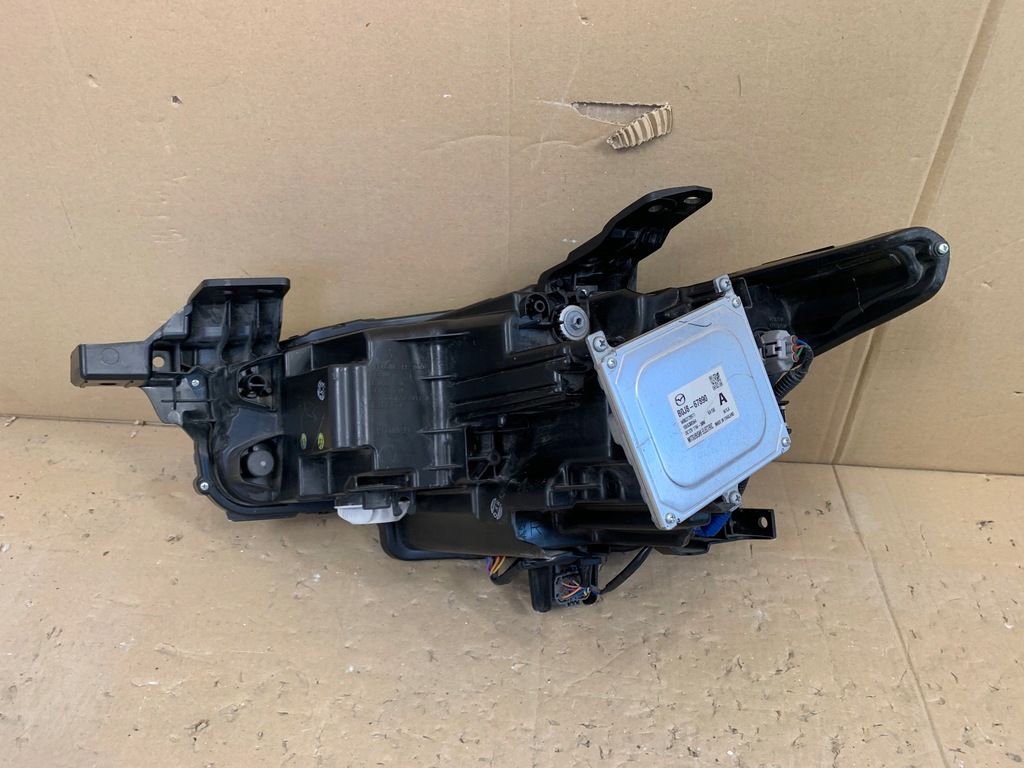 фото №13, Mazda 3 iv -19 лампа full led правая 8 pin ładna