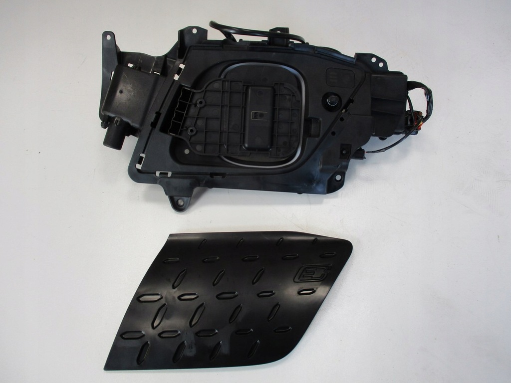 фото №1, Крышка разъём зарядки hyundai kona электрик