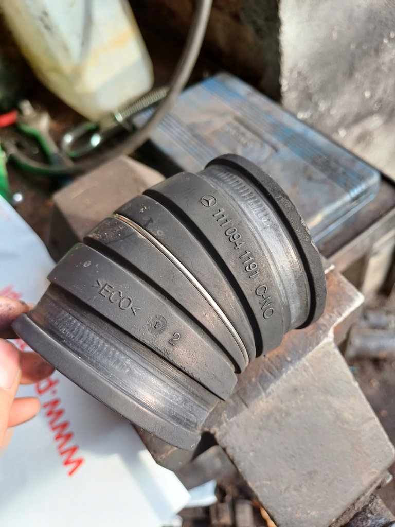 фото №1, Труба воздухозаборник 1110941191 mercedes w203 2,0 компрессор