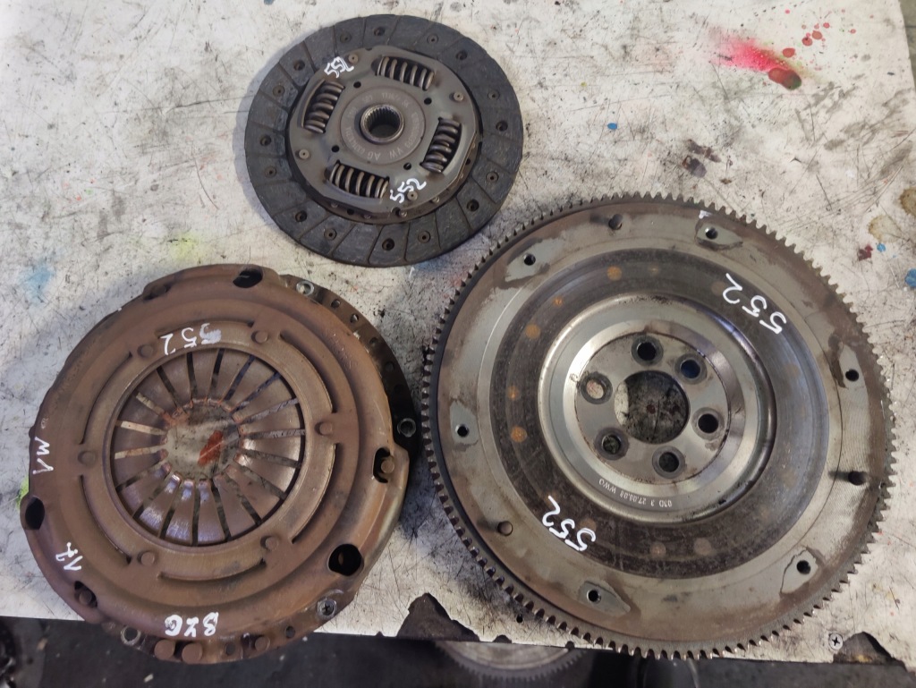 фото №1, Skoda fabia vw polo iv 1.2 колесо маховик диск прижим