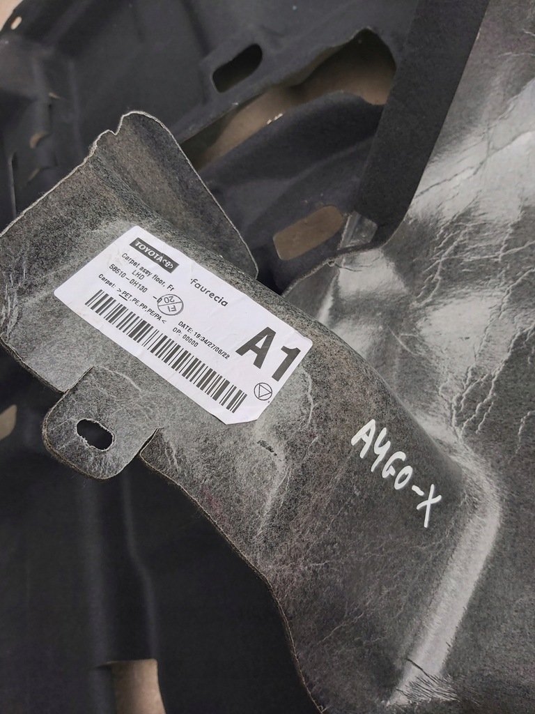 фото №8, Toyota aygo x cross обшивка пол