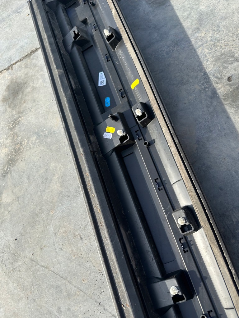 фото №10, Молдинг дверь левый перед audi q7 4m0853059e