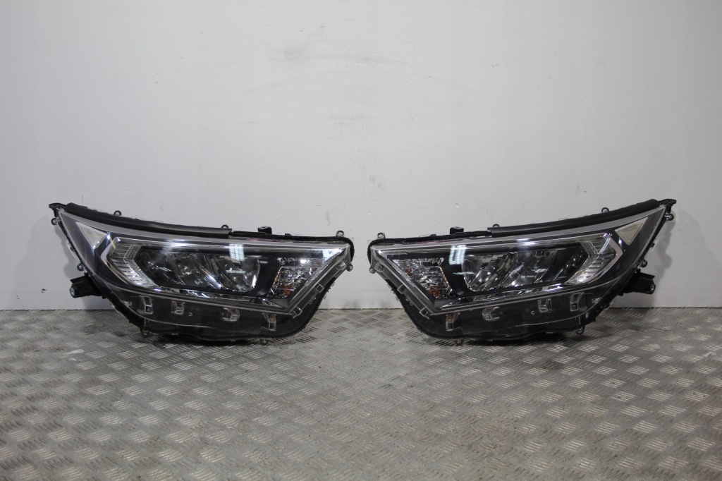 фото №1, Лампы перед передние toyota rav4 v 5