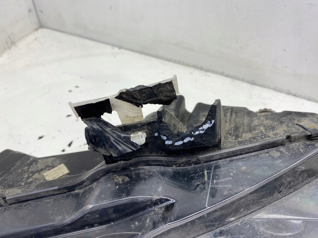 Tesla 3 противотуманная фара led правый 1077396-00-d Оригинал