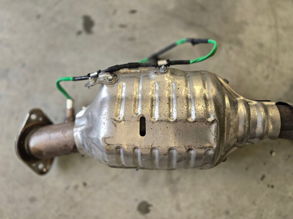 фото №11, Mazda cx50 2.5 23- труба гасник середній usa