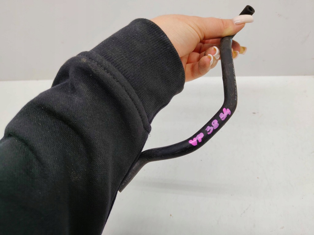 Шланг пабтрубок  вакуумa volkswagen golf iv 1j0131057b в Украине