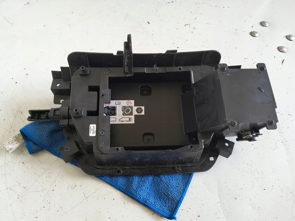 фото №6, Dacia spring заглушка роз'єм порт заряджання решітка радіатора 622568058r