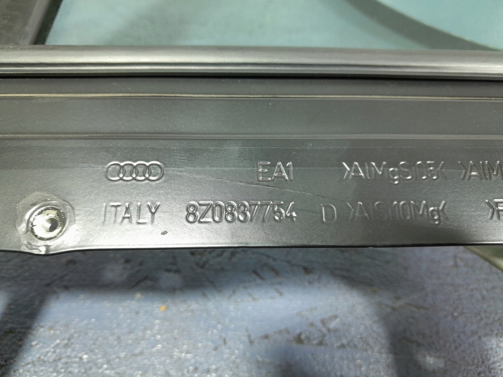 фото №5, Audi a2 подъемник рама стекло дверь перед правый 8z0837754a