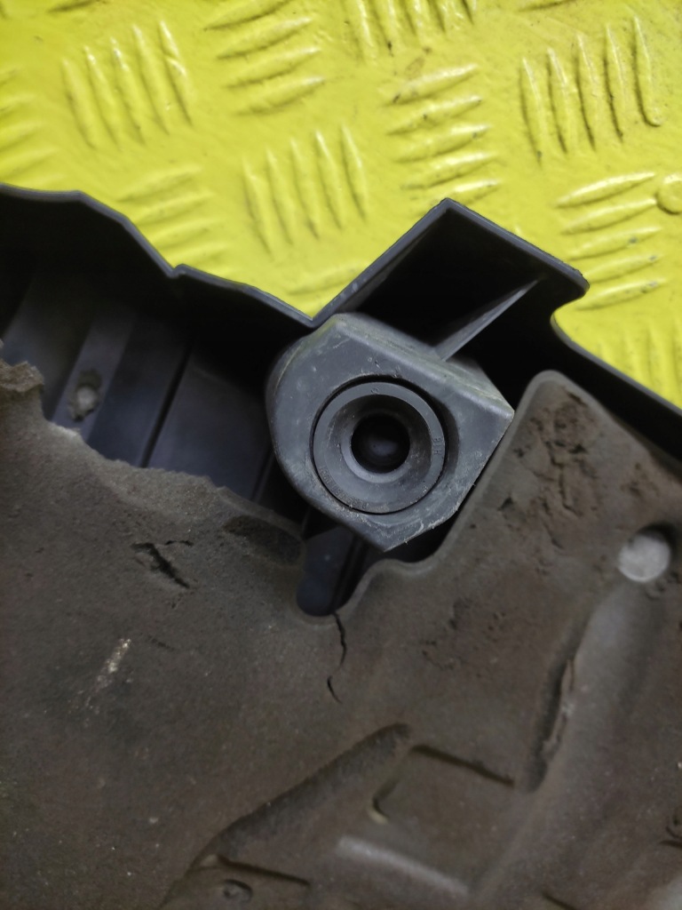 Audi a6 c6 2.0 tdi накладка двигателя Недорого