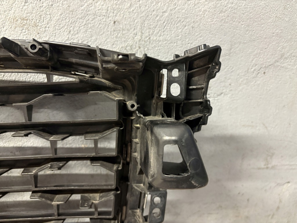 Audi q2 81a решётка радиатора решётка  радиатора перед 81a853651 в Украине