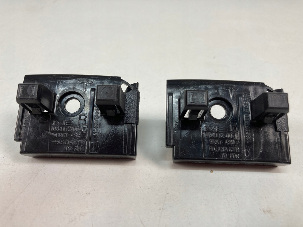 фото №1, Tesla 3 кронштейн бампера напрямна rh 1084172-00-f