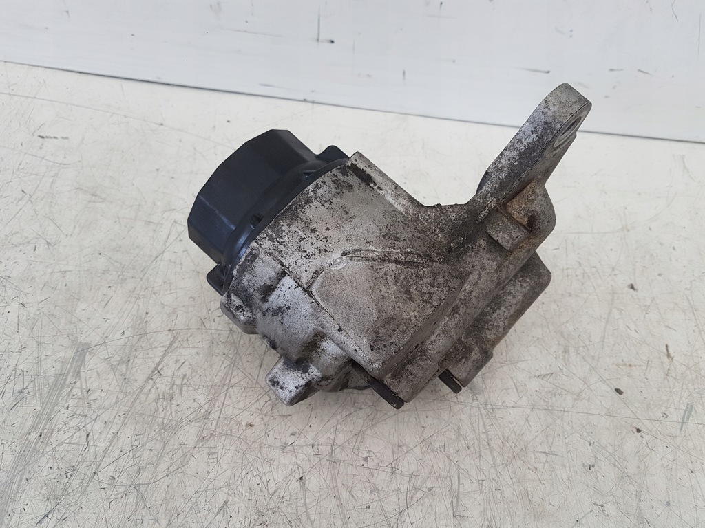 фото №1, Кронштейн подушка кронштейн toyota prius iii lift 2012