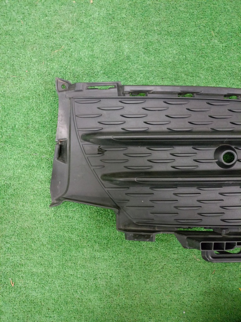 Решітка бампера перед ліва mercedes glc Недорого