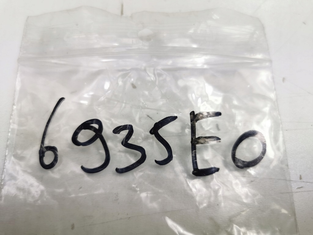 Клипса подкрылок бампера противотуманных фар защита панели консоли opel citroen 6935 e0 с Разборки