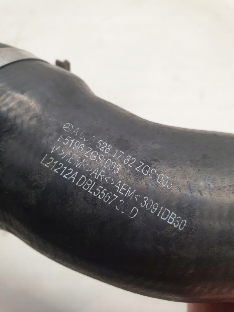 фото №5, Mercedes vito w639 2.2cdi труба шланг wąż радиатора воздуха a6395281782