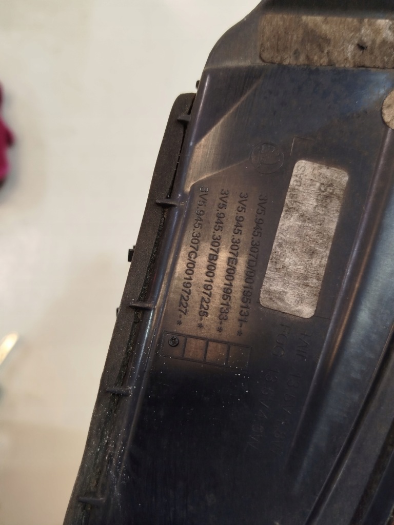 Фара w кришці  ліве задні skoda superb 3 3v седан 3v5945307c cała Недорого