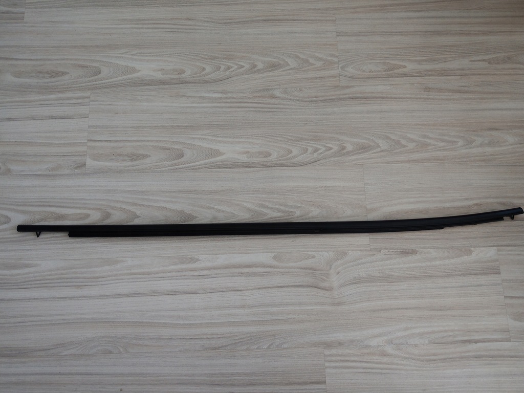 фото №1, Молдинг уплотнитель правый перед toyota corolla e21