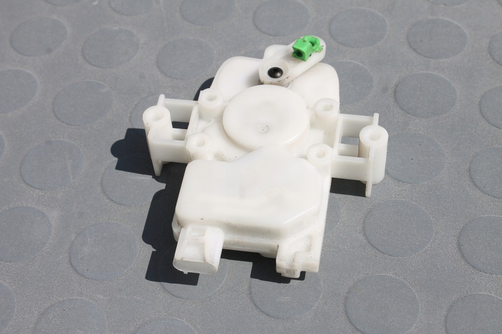 фото №4, Привод замка крышки задний lancer vii kombi 03-08