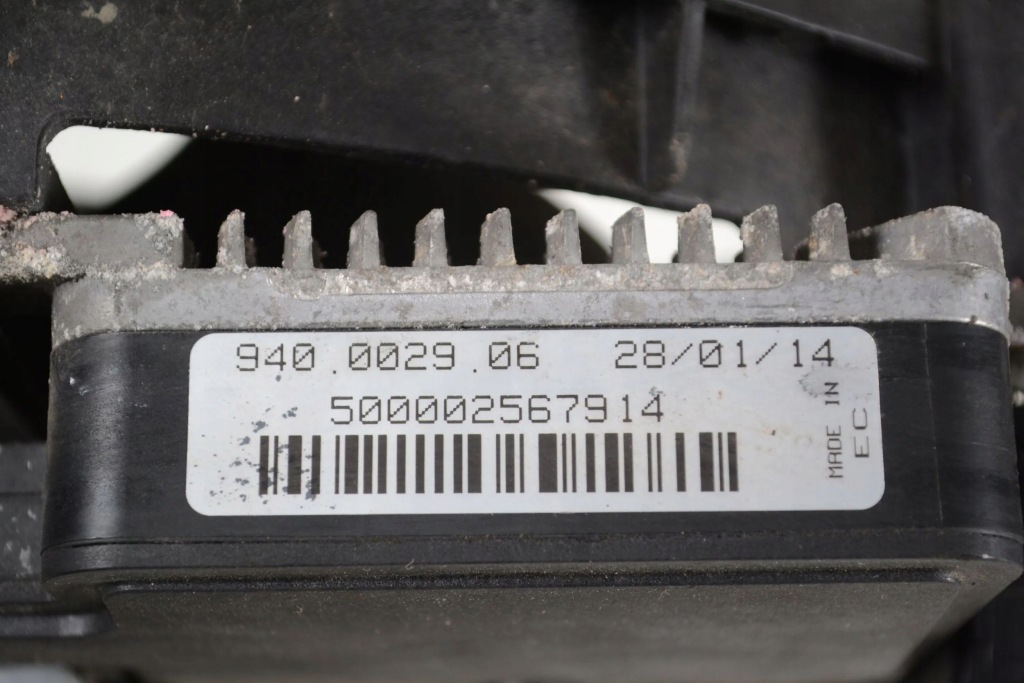 Ford focus 2014 накладка вентилятора радіатора Зі Шроту