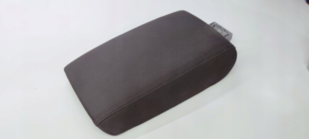 фото №1, Подлокотник бардачок перед материал audi a6 c7