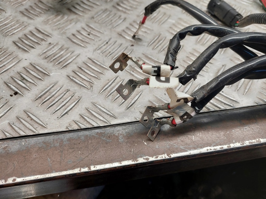 Tesla model s 104621703a блоки управления двигателя в Украине