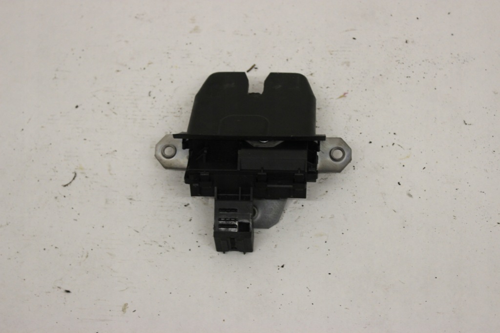 фото №3, Volvo v50 lift 07r- замок крышки багажника задняя