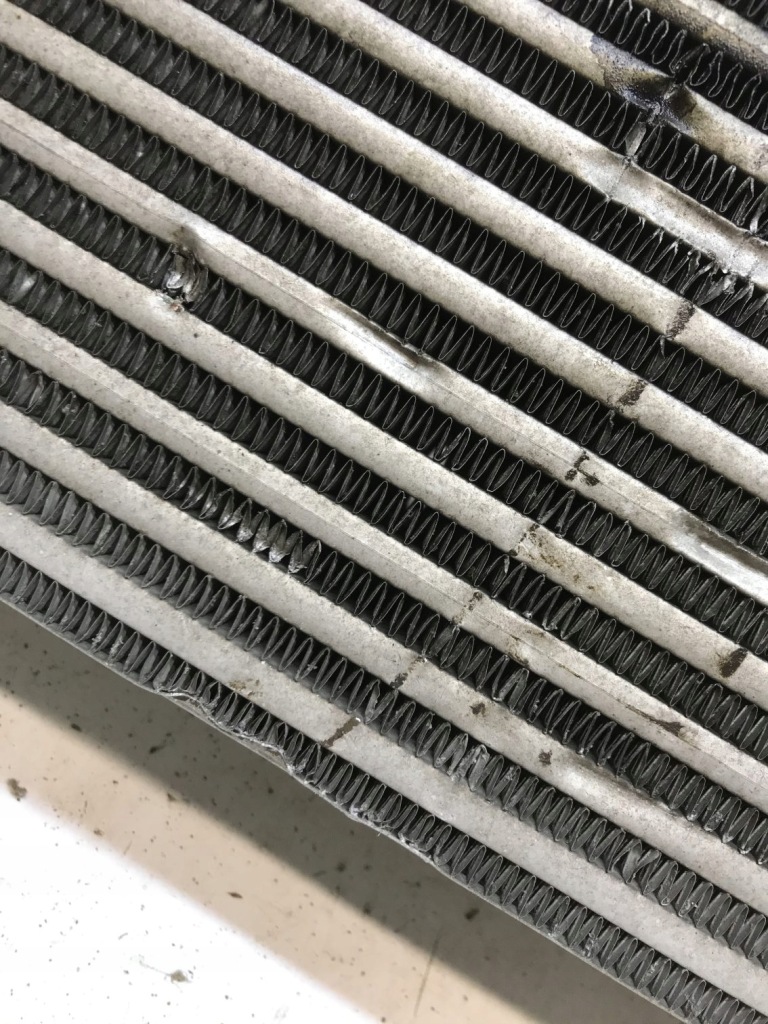 Интеркулер bmw x2 f39 x1 f48 f45 f46 mini f54 f55 f56 lci рестайлинг  7617598 Оригинал