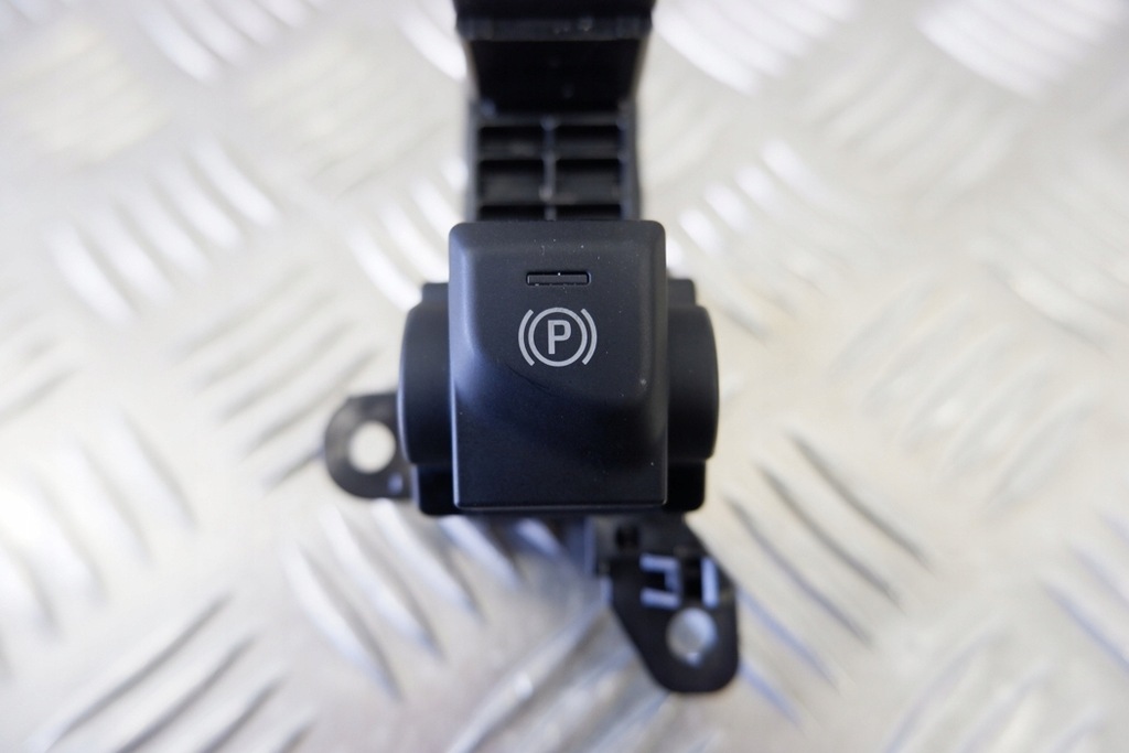 фото №7, Кнопка тормоза ручного toyota yaris _p21_ 84390k0010 1.5l hybrid 85kw