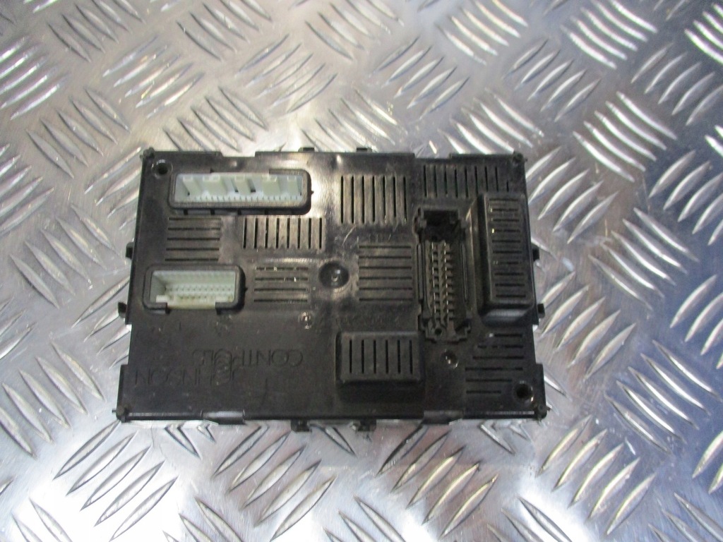 фото №1, Коробка запобіжників renault clio iii 1.2 16v 8200652286b