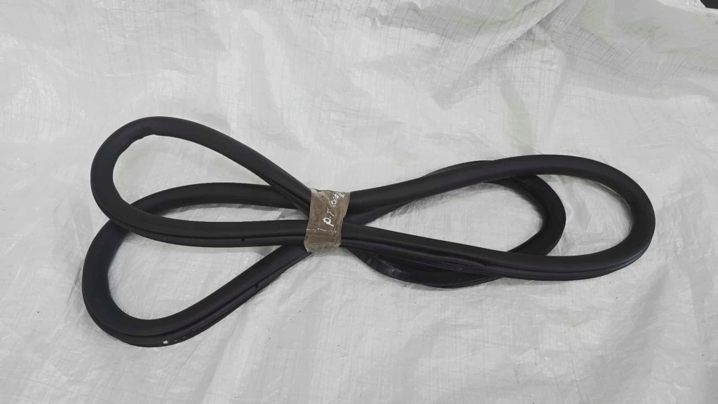 фото №1, Прокладка дверь задняя левая/правая peugeot 2008 ii 9825831480