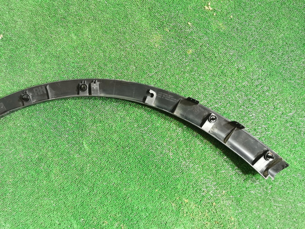 Молдинг на крыло правая задний  задняя tesla y 1658694-00-a с Разборки