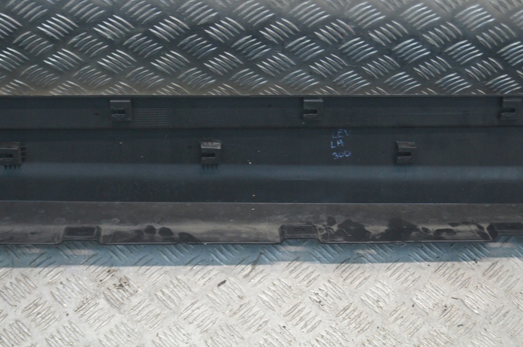 фото №9, Maserati levante молдинг поріг ліва