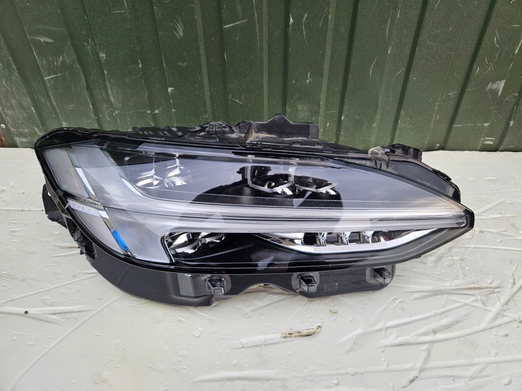 фото №1, Лампа volvo v90 s90 31468901 права oryg eu
