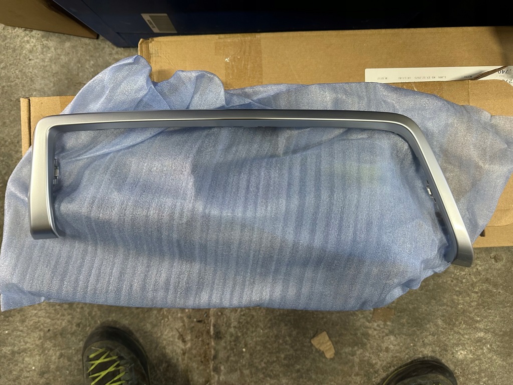 фото №1, Bmw xm g09 молдинг заднего бампера правая оригинал новый